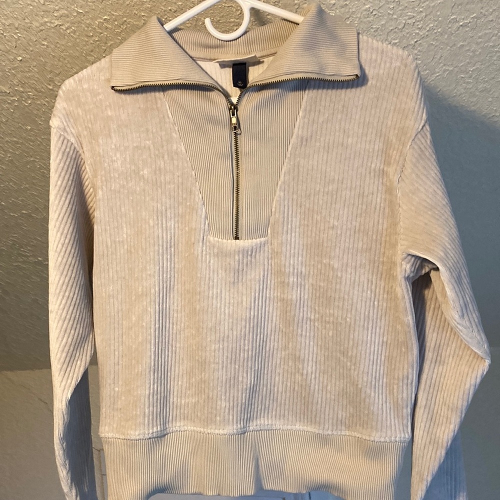 Universal Thread women’s top
